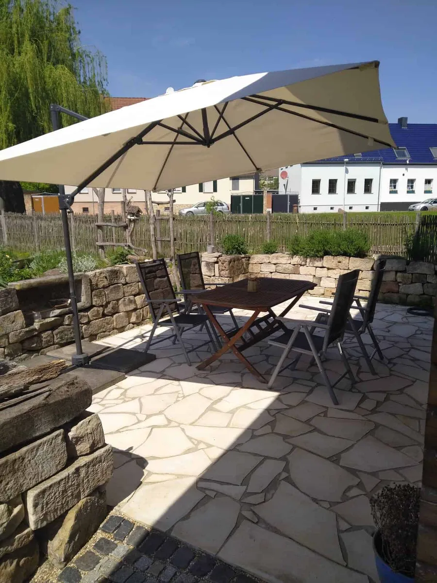 Holzhaus mit Garten
