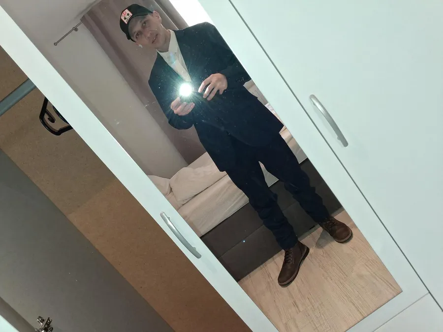Handwerklich geschickter junger mann sucht arbeit gegen zimmer 