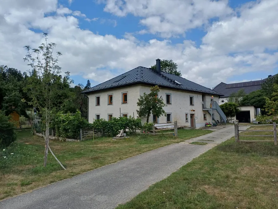 Kleiner Hof im Grünen